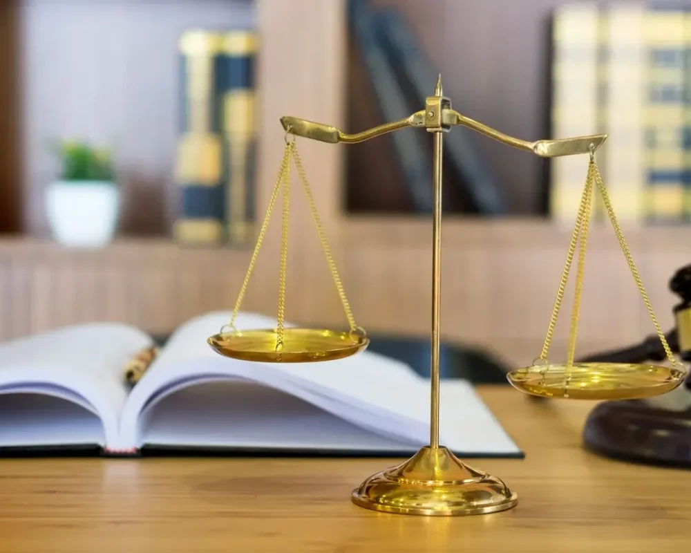 symbol-of-judge-law-attorney-gavel-with-justice-lawyers-table-desktop-workplace-with-documents